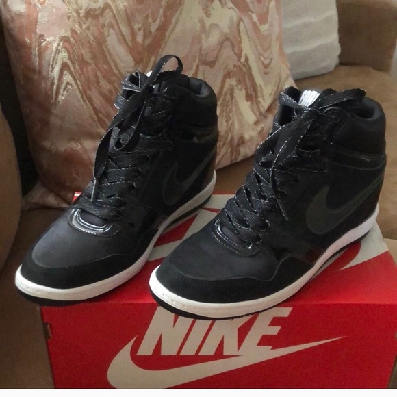 nike wedge sneakers size 9